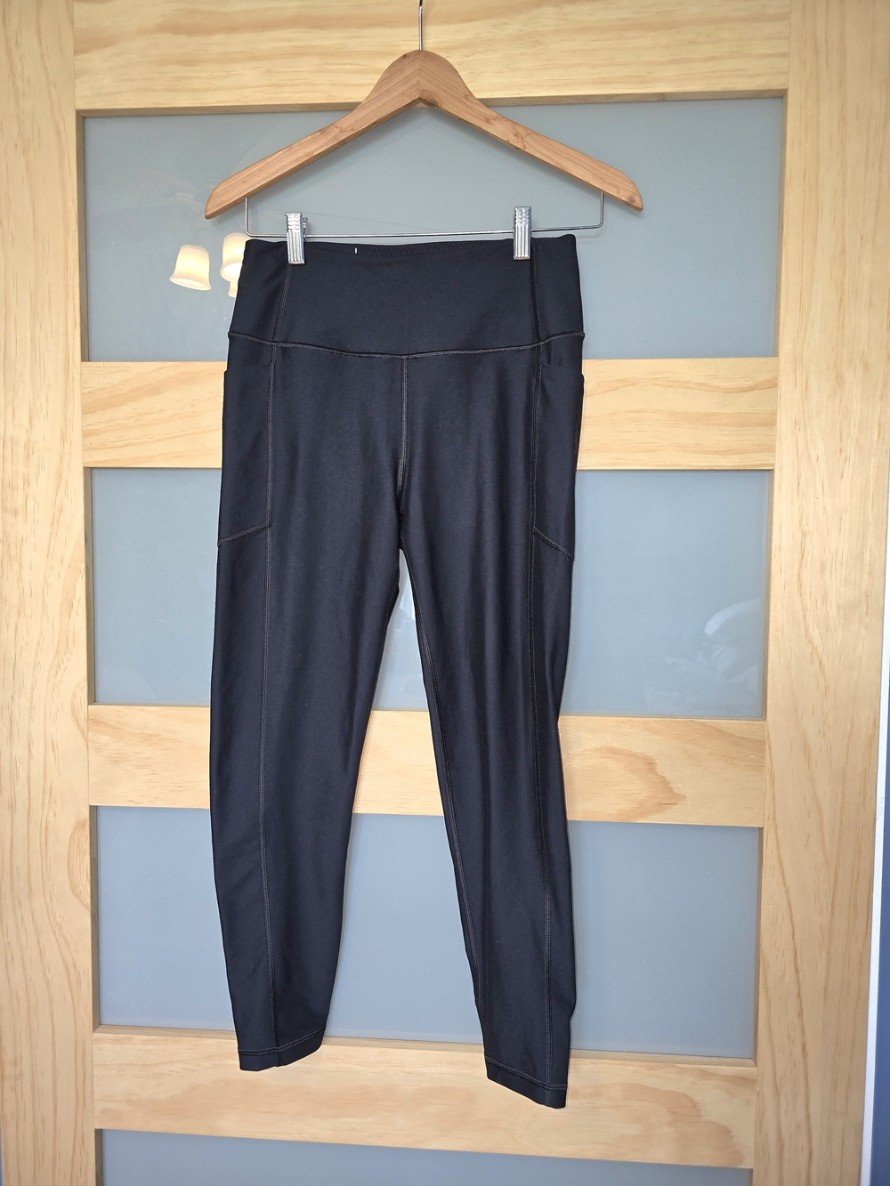 VS High-Rise Black Active Capri Leggings~2 Side Pockets For Your Essentials